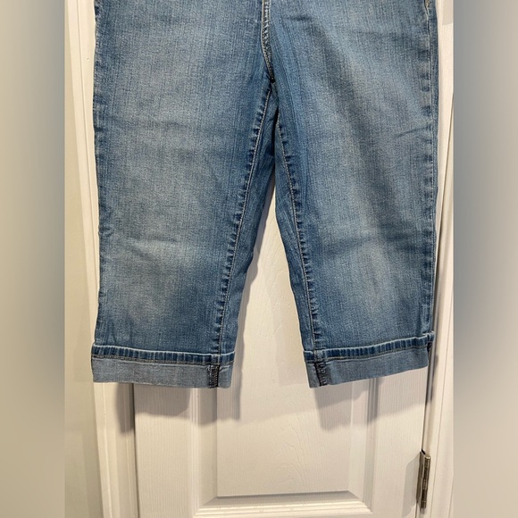 Levi’s Size 6 Perfectly Slimming 512 Capri Cropped Denim Jeans Cuff 5 Pocket - Picture 4 of 11
